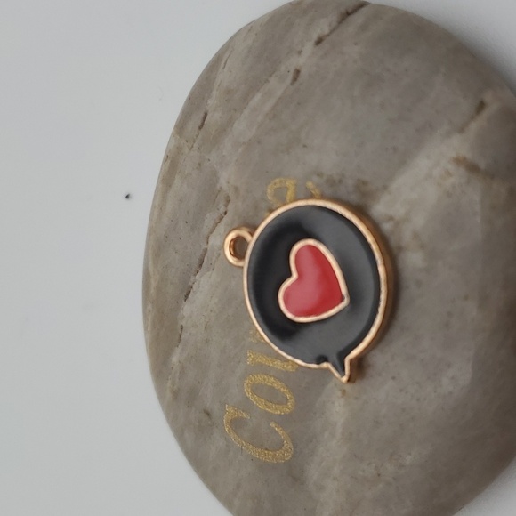 Hearts tale‎ charm - Picture 1 of 2